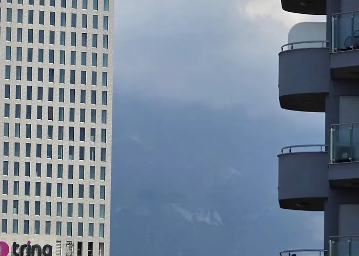 شقة Sky Penthouse-blloku تيرانا